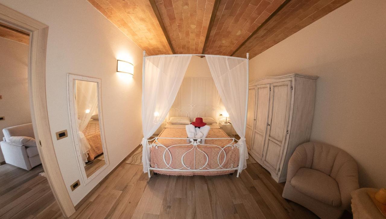Hostal I Due Cipressi Torrenieri Exterior foto