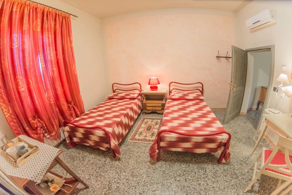 Hostal I Due Cipressi Torrenieri Exterior foto