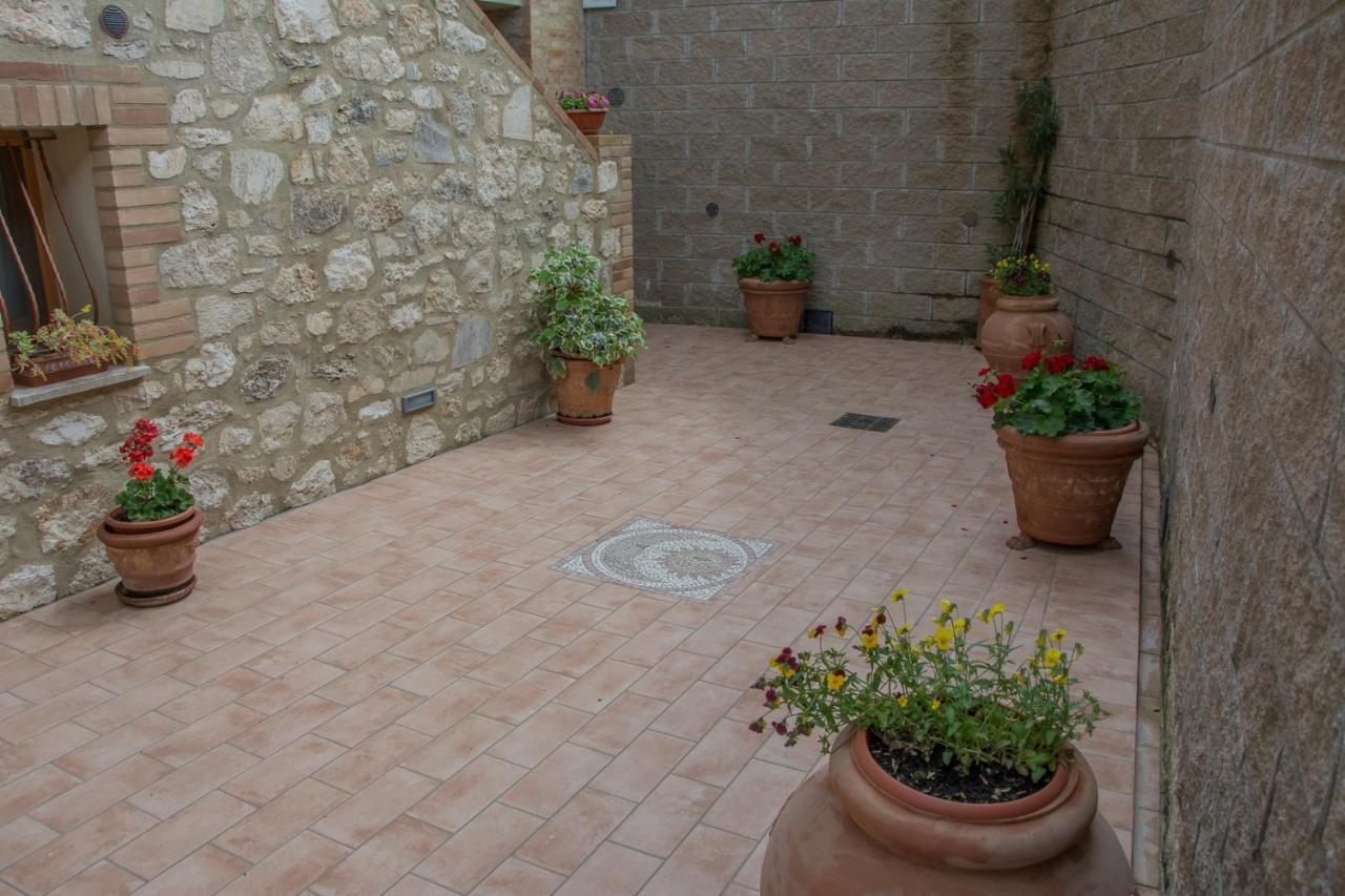 Hostal I Due Cipressi Torrenieri Exterior foto
